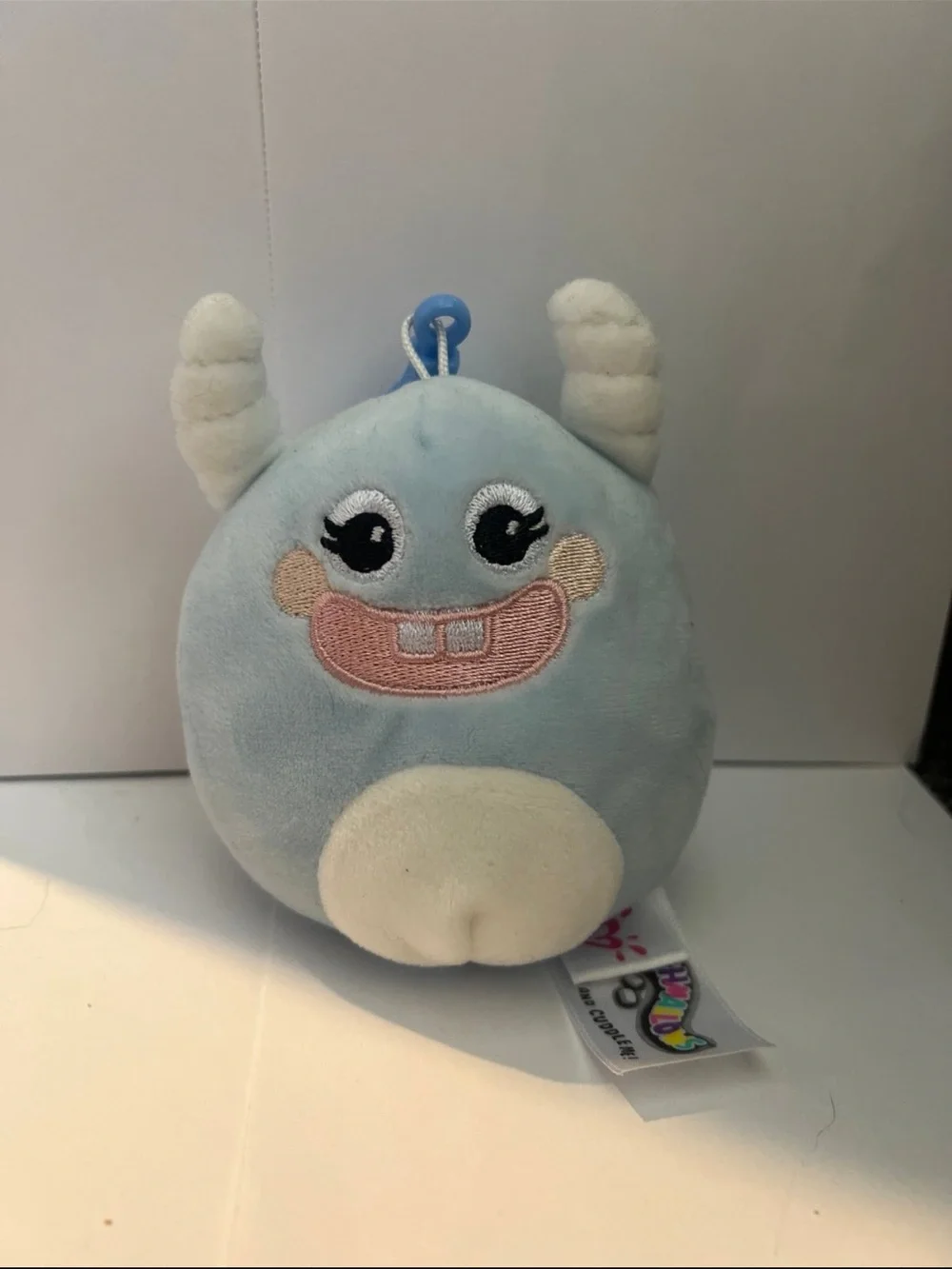 Justice SquishmallowYeti Clip– Light Blue
